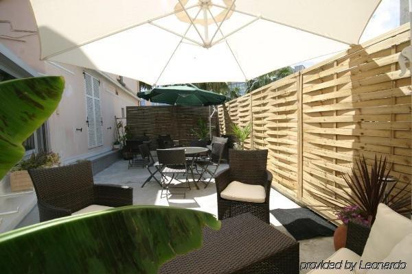 Hôtel de la Pinède Juan-les-Pins Ristorante foto